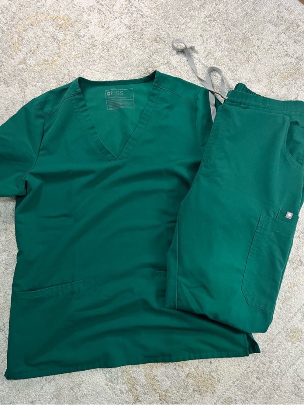 FIGS Casma & Yola Scrub Set Hunter Green Size M Women's EUC - Picture 2 of 11